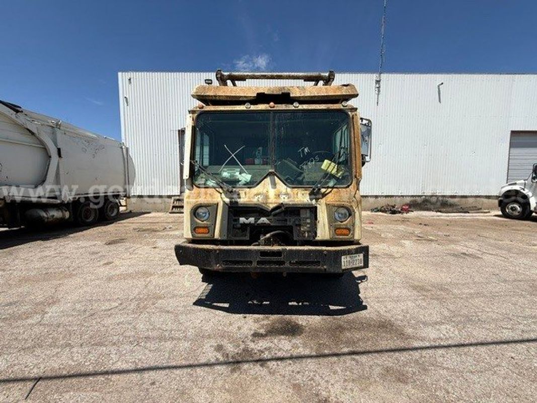 2014 Mack MRU613 Front Loader