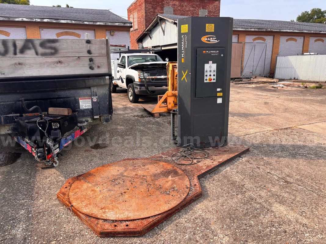 Wulftec WSML-150-B Semi-Automatic Pallet Stretch Wrapper