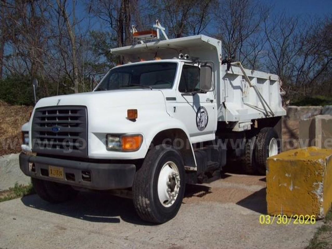 1996 Ford F800