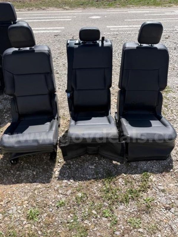 2nd row seating 2021-2022 Ford Explorer
