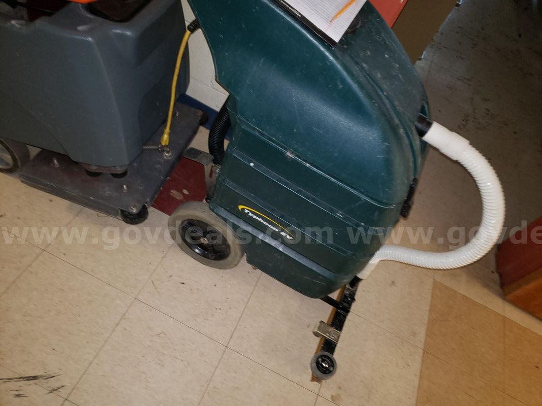 Wet Vac floor machine