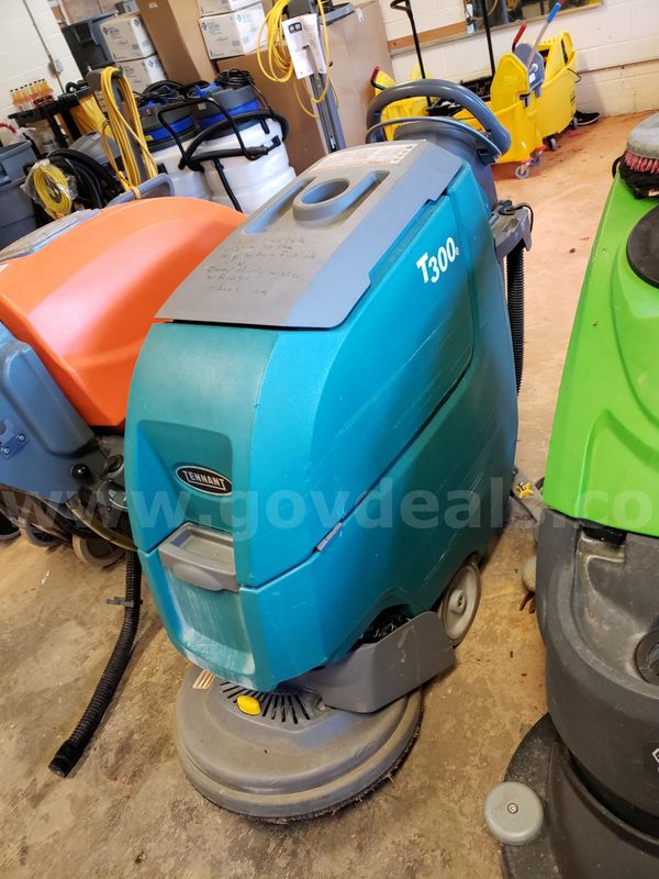 Walk behind floor scrubber