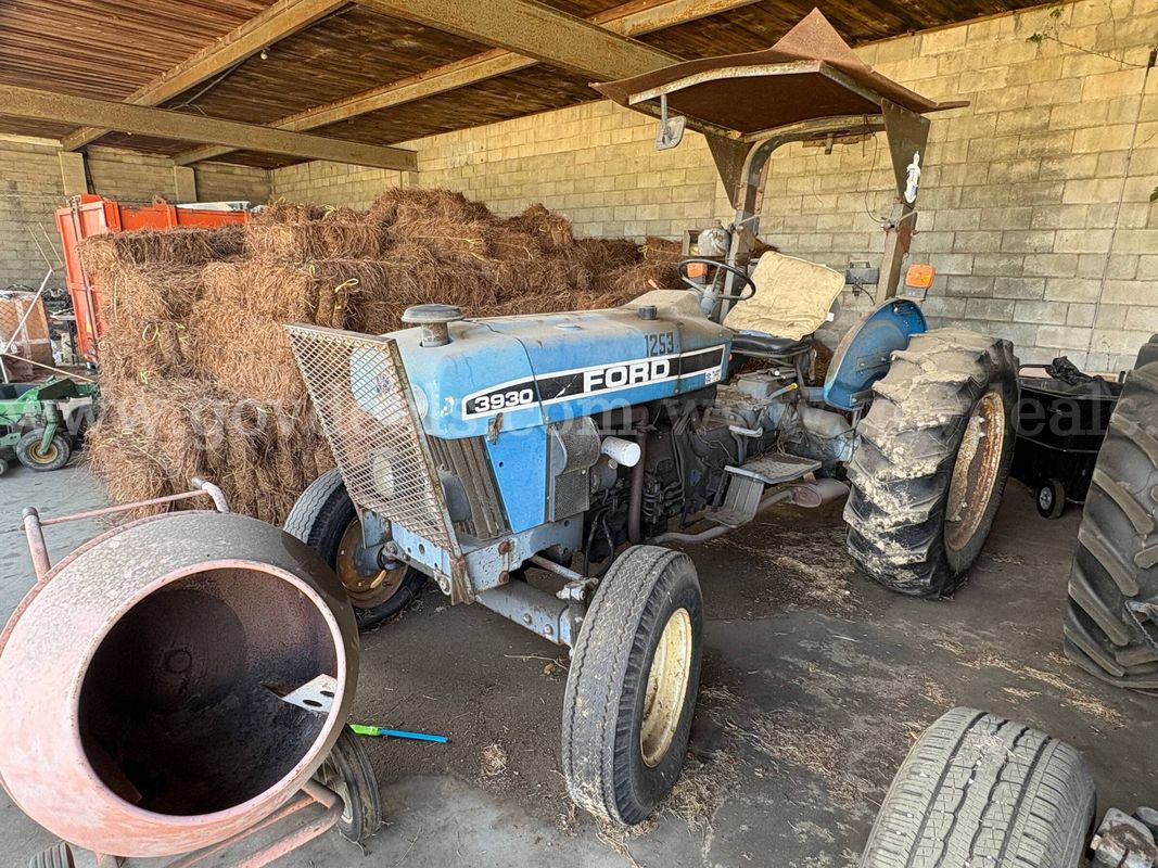 1996 Ford 3930 Tractor