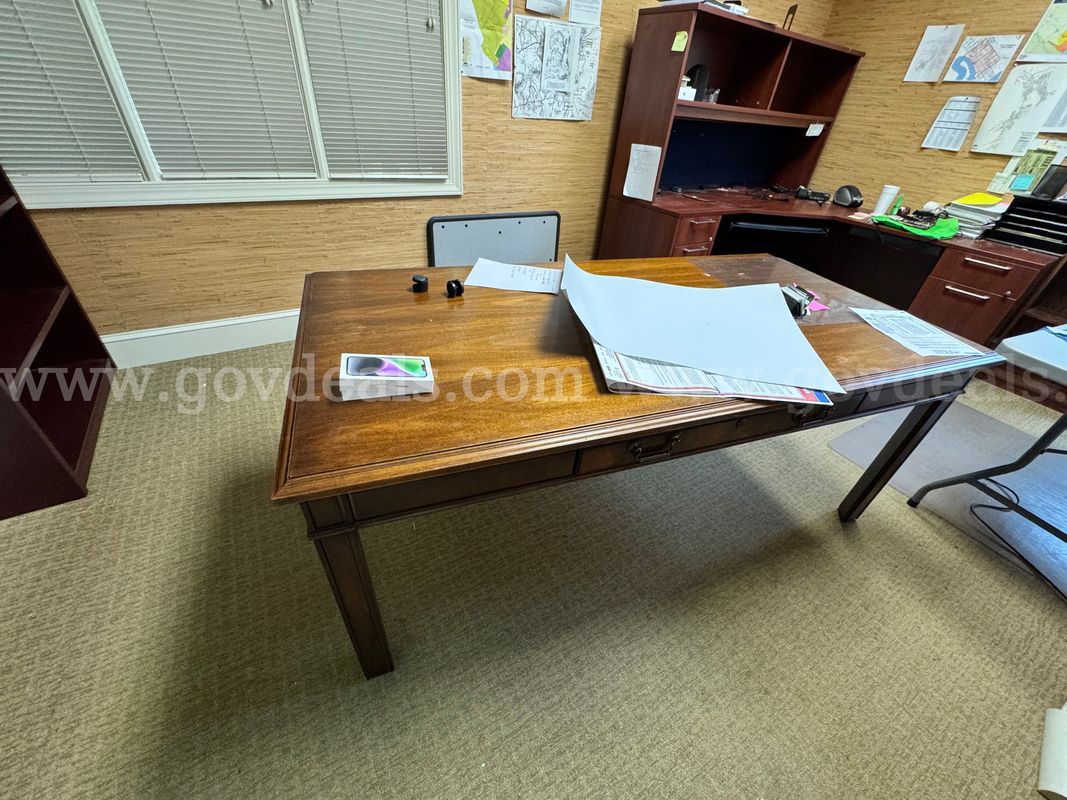 Used Office Furniture 3 Piece - Room 7