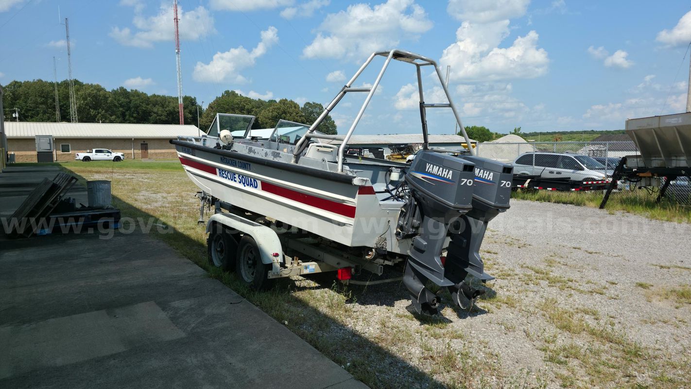 19 foot former US Coast Guard small boat with twin 70hp Yamaha outboard motors