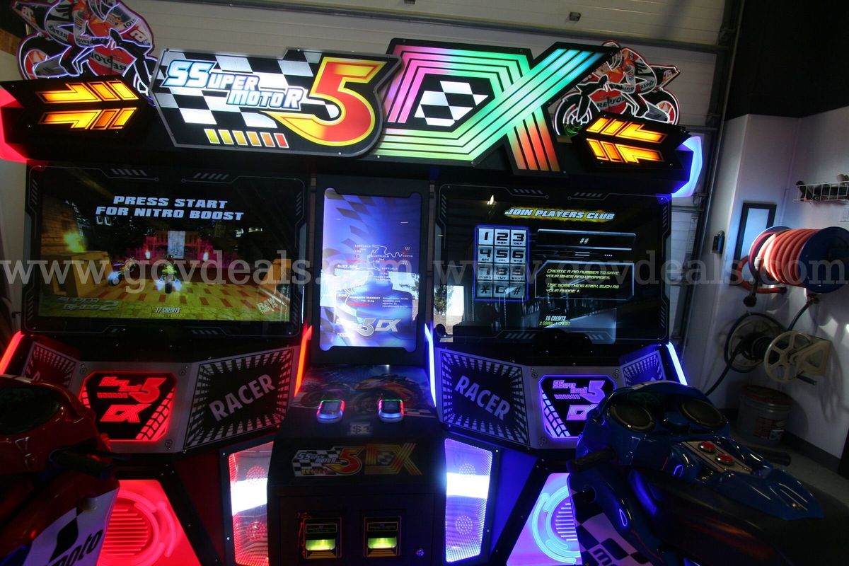 Super Motor 5 DX / Moto 5DX style dual‑motorcycle racing simulator