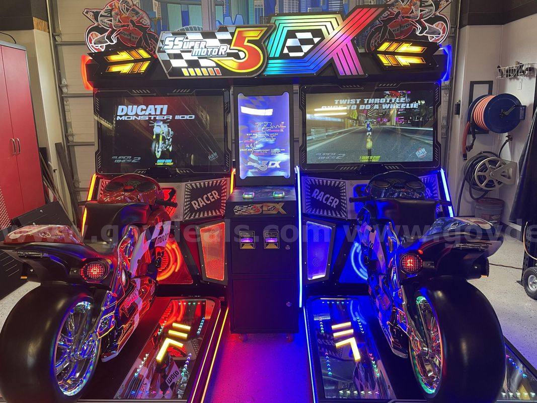 Super Motor 5 DX / Moto 5DX style dual‑motorcycle racing simulator