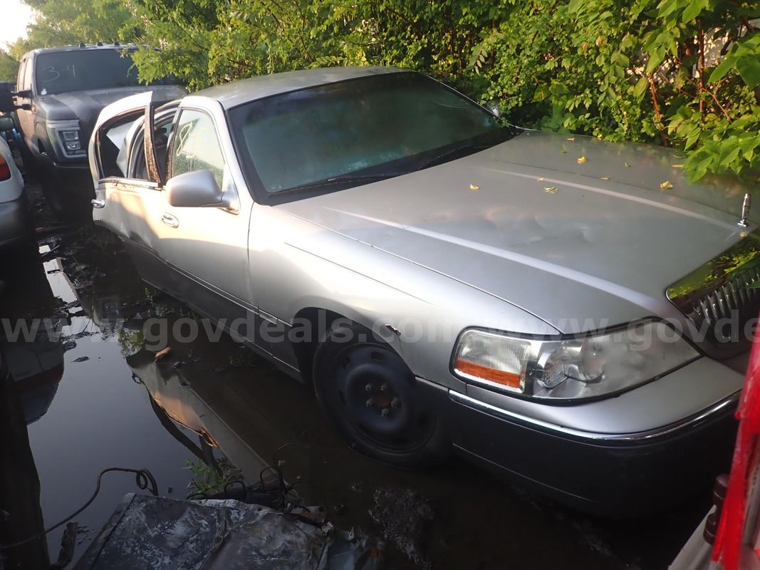2004 Lincoln Town Car