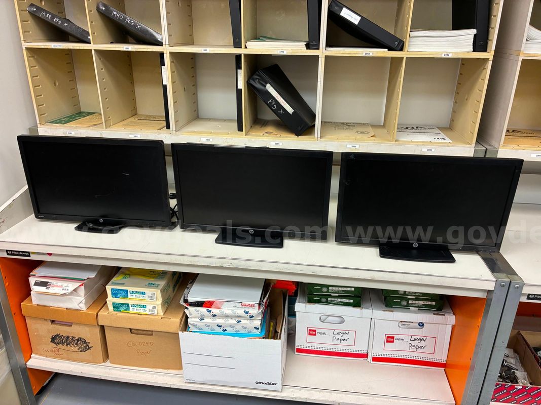 Lot of 15 Computer Monitors