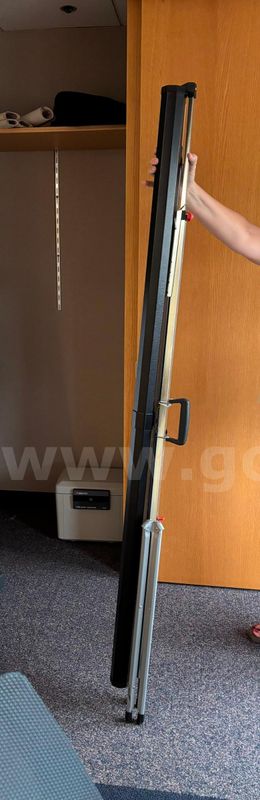 Projection screen