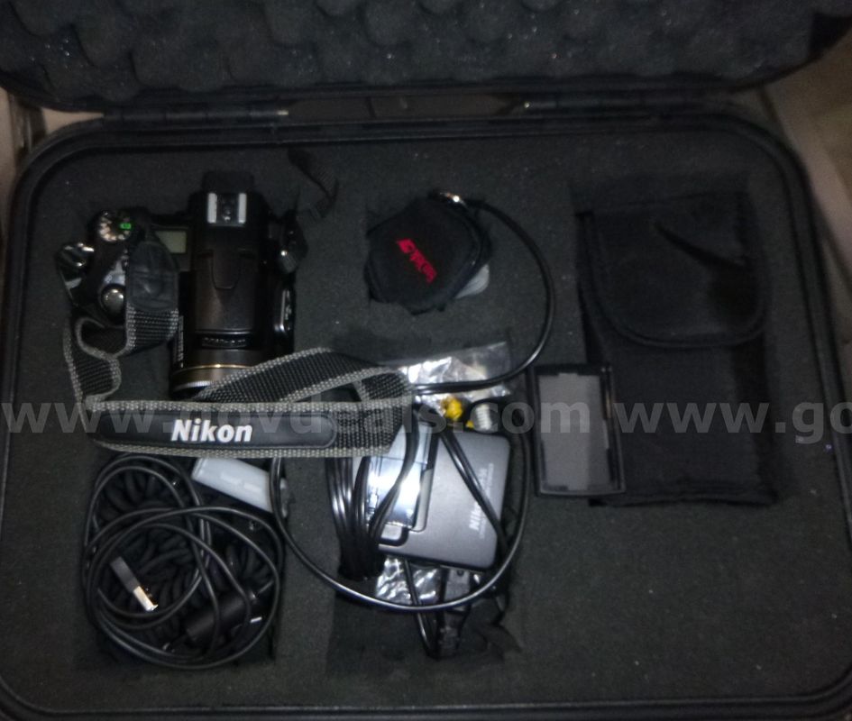 Nikon E8800 camera, case, flash, charger