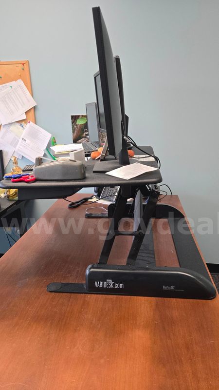 Veridesk Adjustable Standing Workstation with Veridesk Anti‑Fatigue Mat