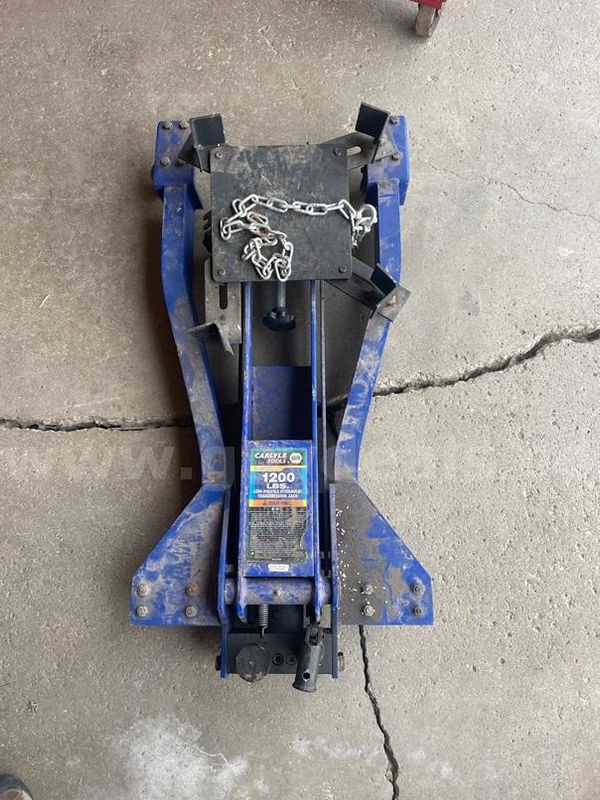 Carlyle Tools by NAPA - 1200LBS. Low-Profile Hydraulic Transmission Jack