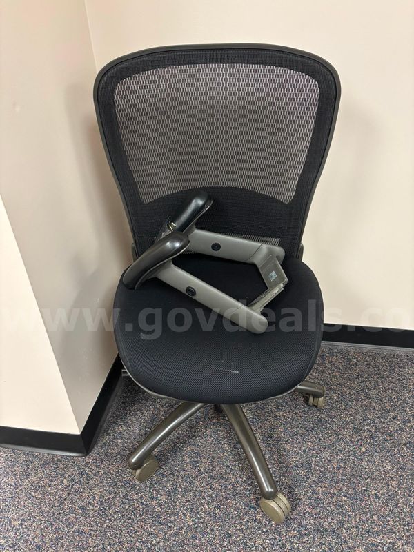 Black mesh desk chair