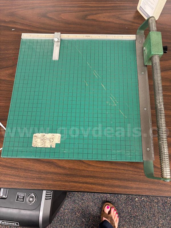 Paper cutter