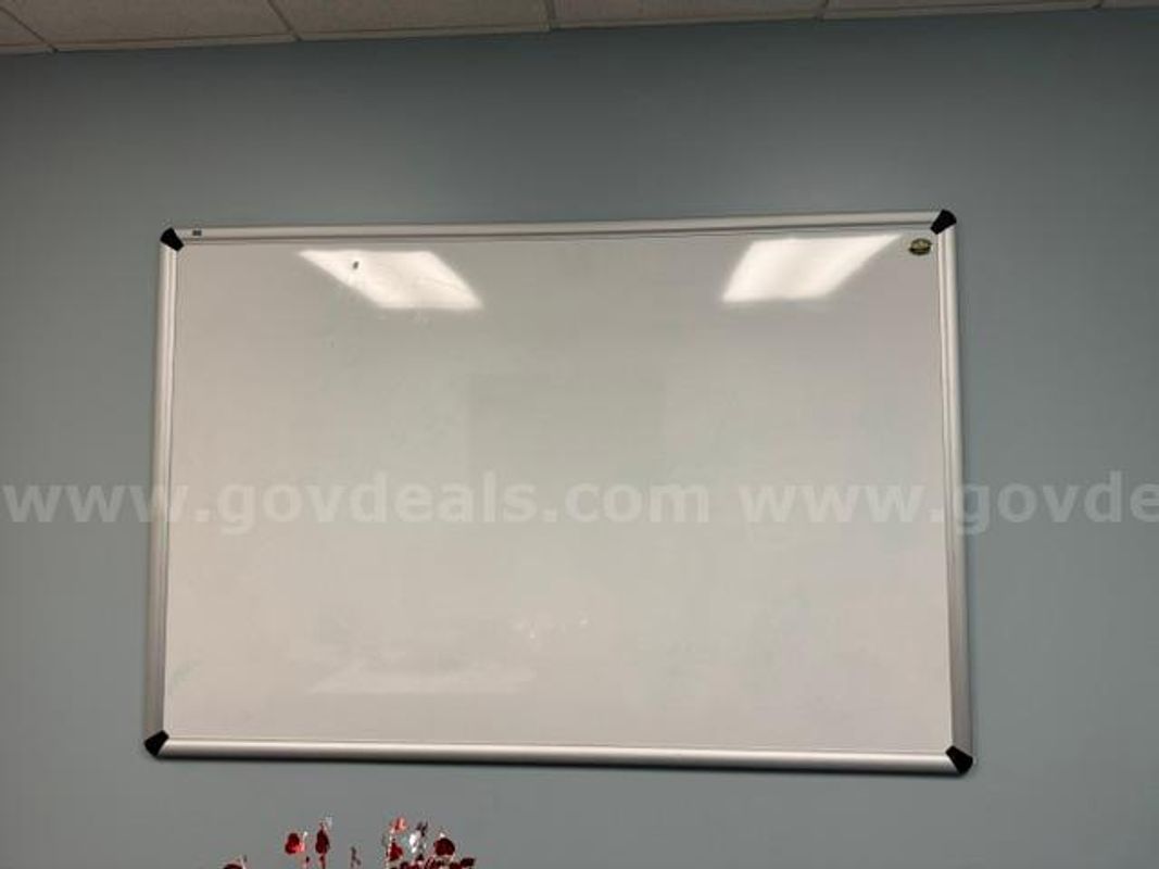 Dry erase board