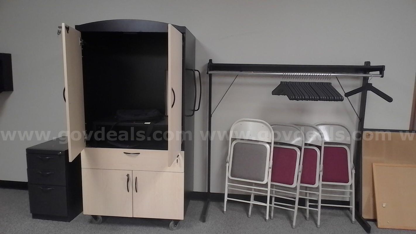 Office & Event Furniture Surplus Lot, Laptop
