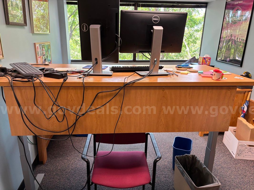 Adjustable height desk