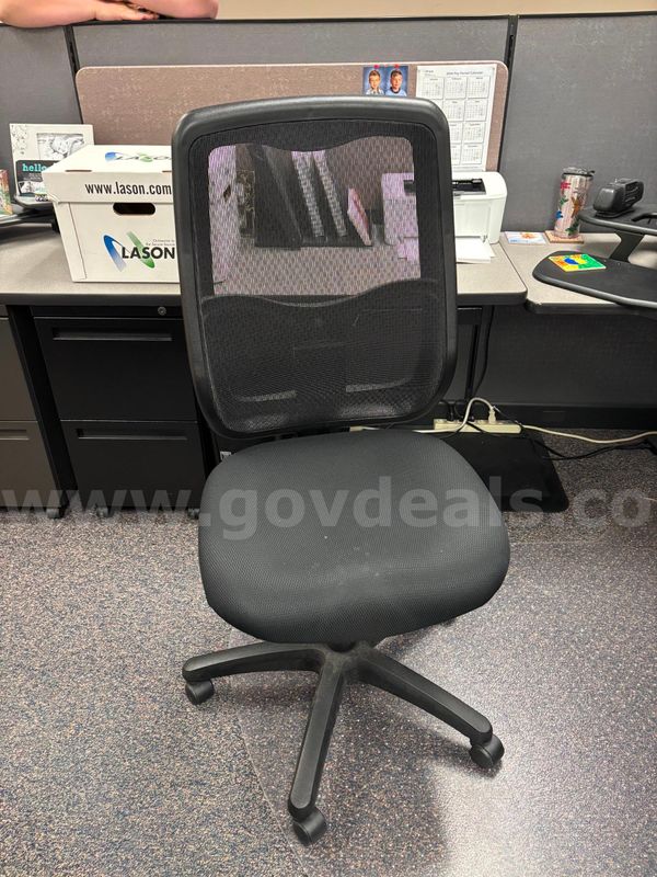 Black mesh back desk chair