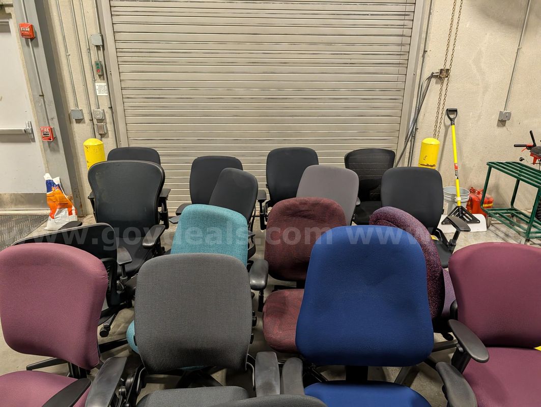 18x Assorted Rolling Office Chairs (Various Models & Conditions)