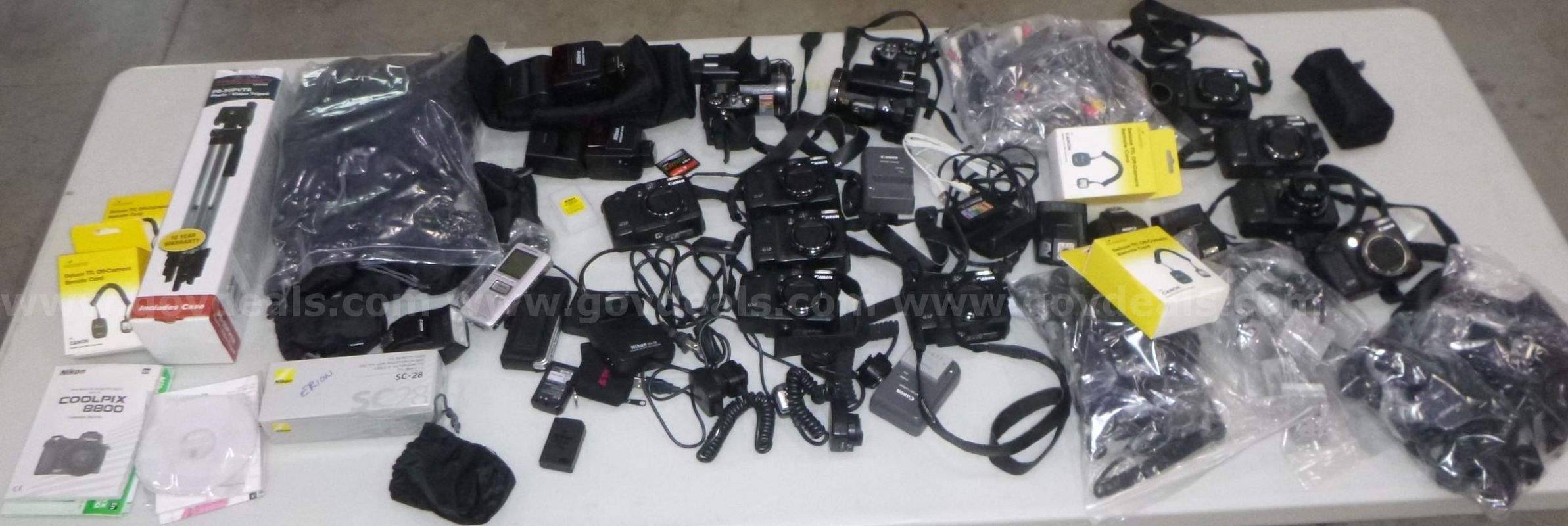 Lot of 15 digital cameras with accessories