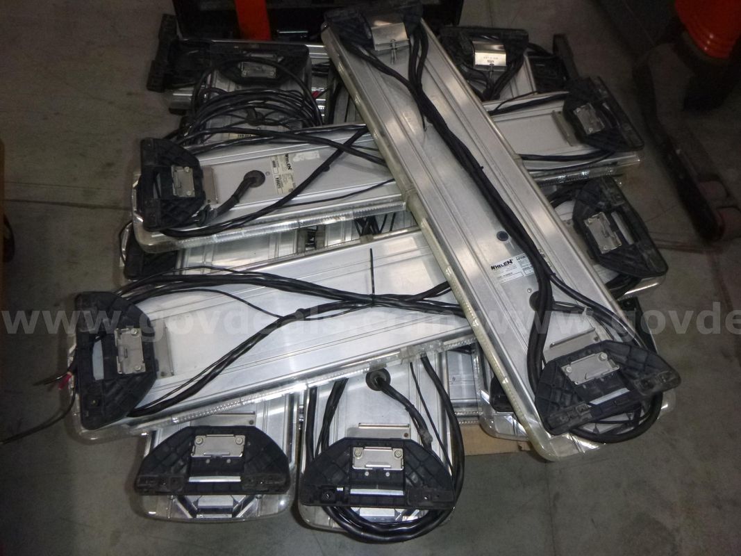 22 Whelen police light bars, 48" and 54" red & blue