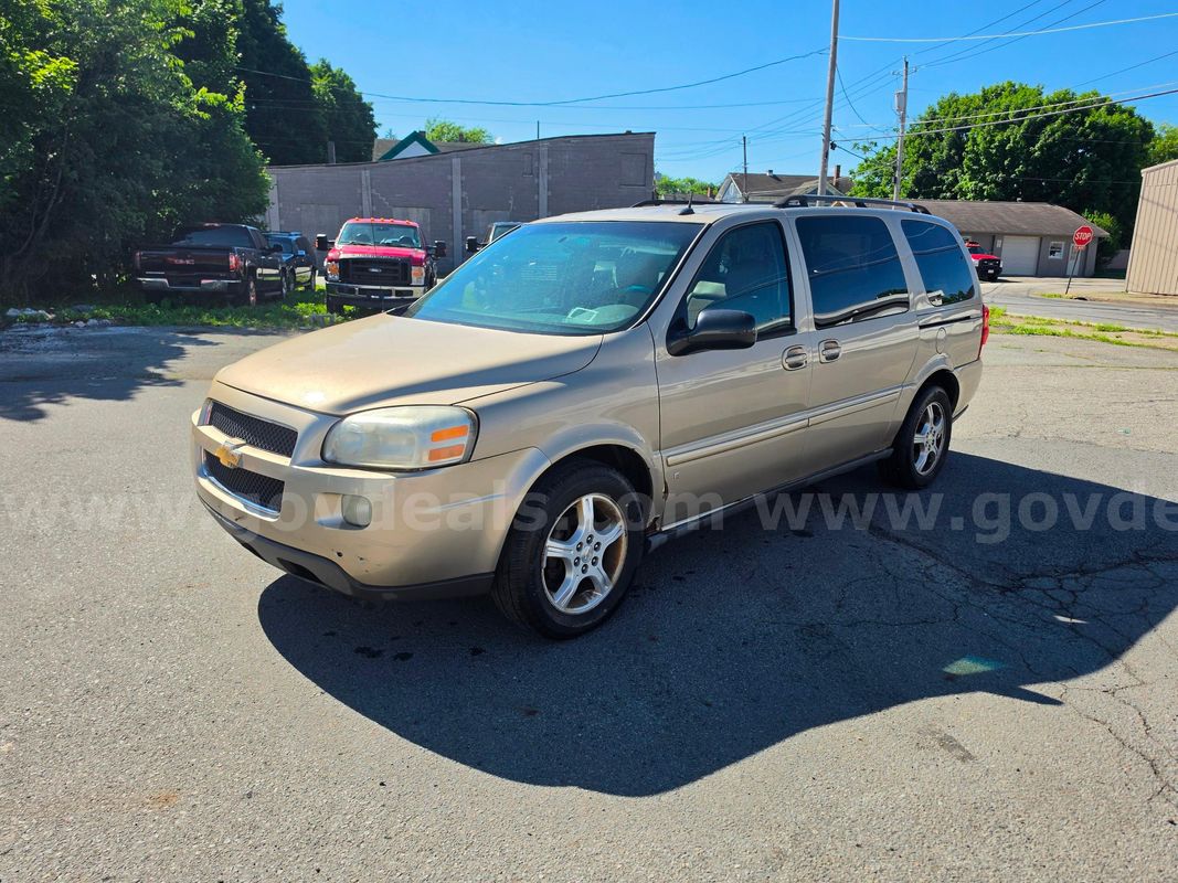 2006 Chevrolet Uplander LT FWD Auto 7 Passenger Van 3.5L V6 w 133K miles