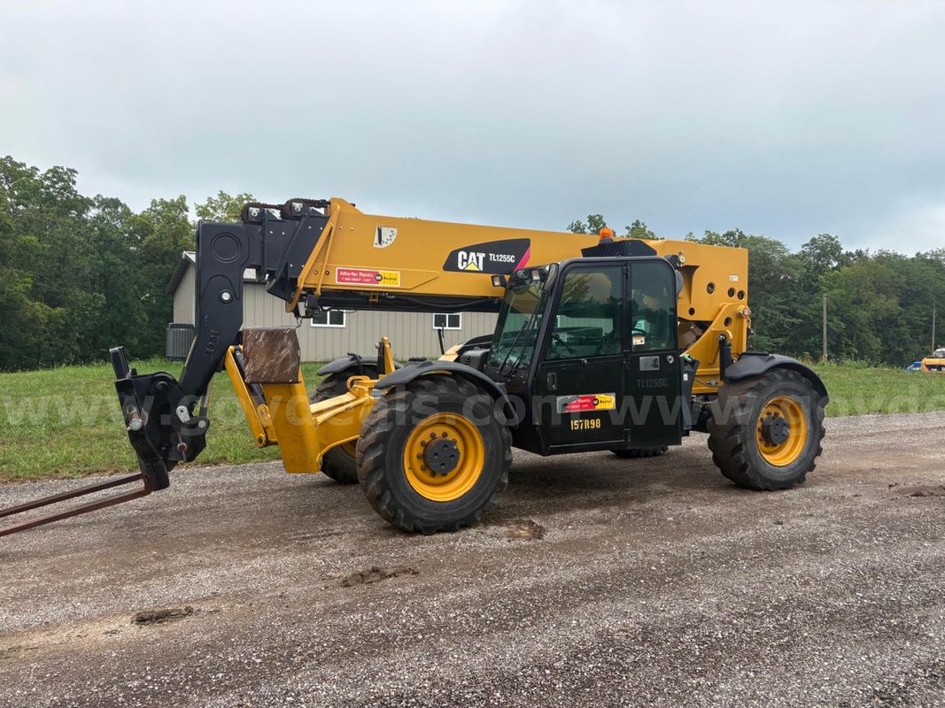 2015 Caterpillar TL1255C Telehandler (1 of 12)