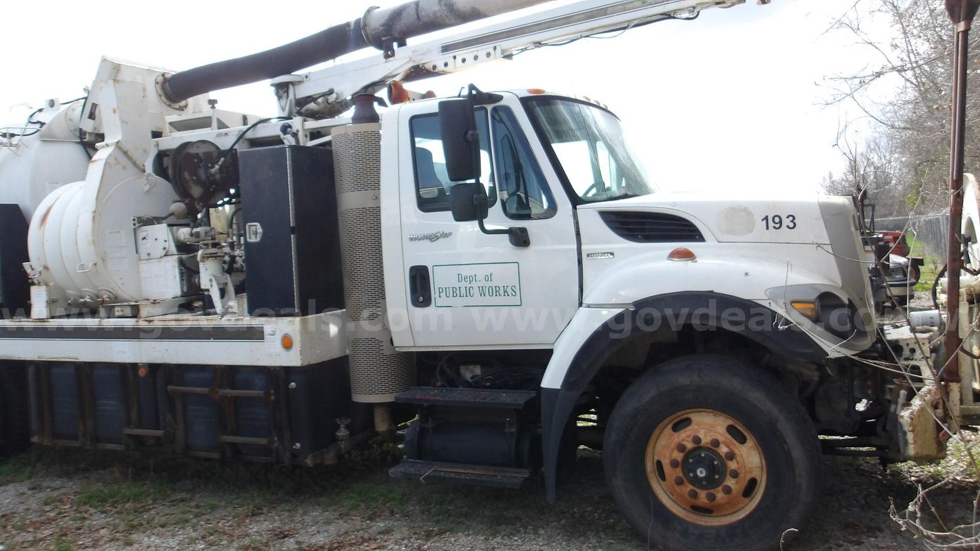 2010 International Sa525