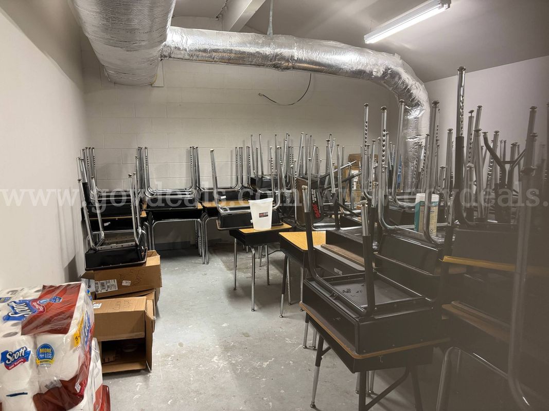 100 Student Desks