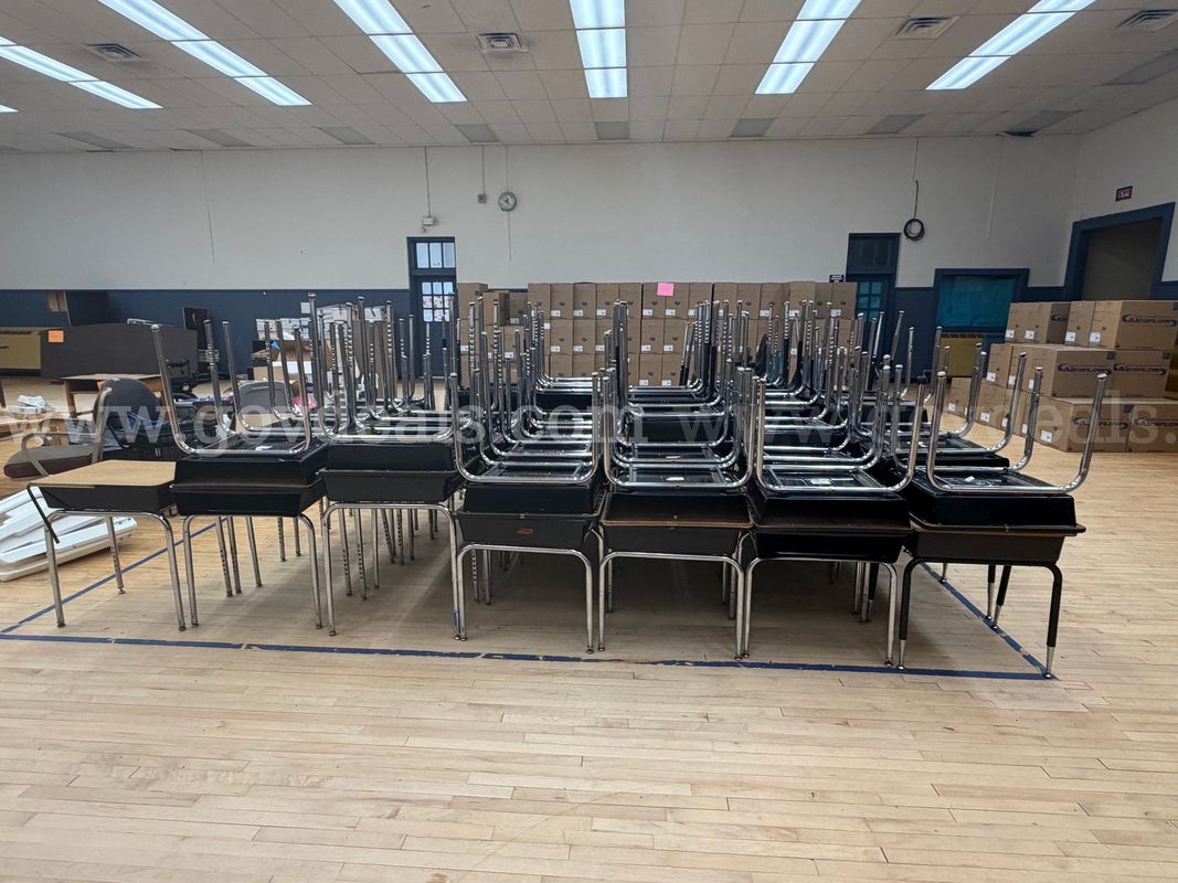 69 Student Desks