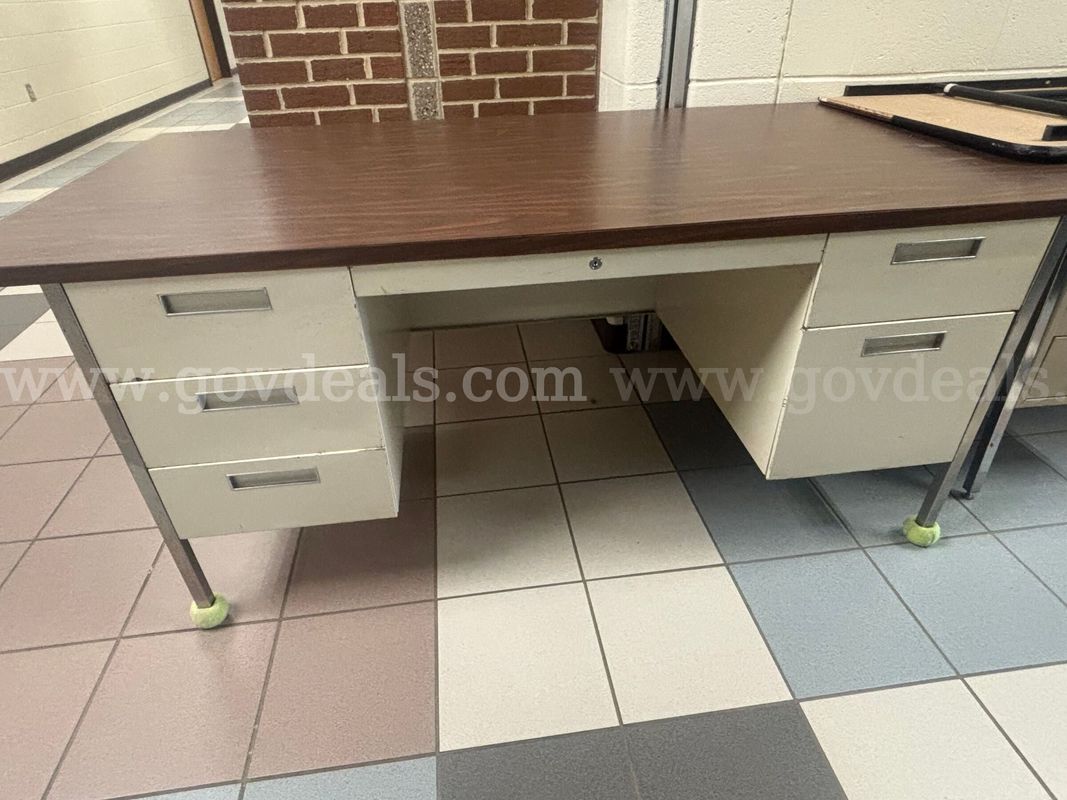 9 Teacher Desks