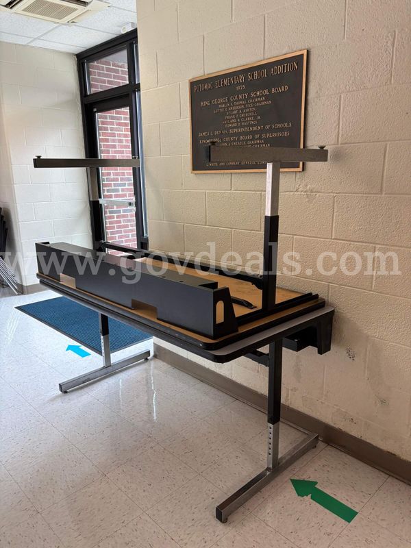 8 Training Tables + 1 Student Desk