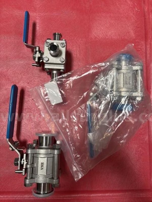 VNE 1 1/2 in and Dixon 3/4 in Ball valves