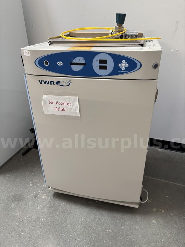 VWR air jacketed CO2 Incubator w/ CO2 Regulator