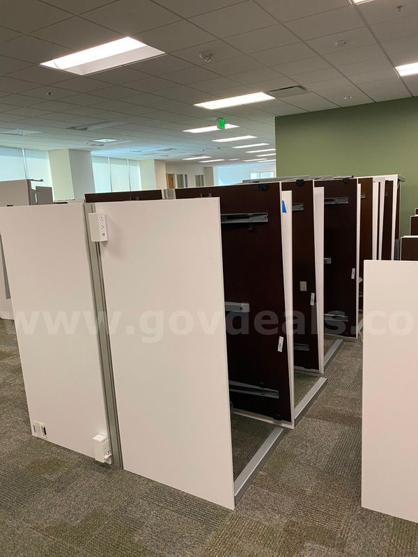 lot of medium office double tables and workstaition dividers