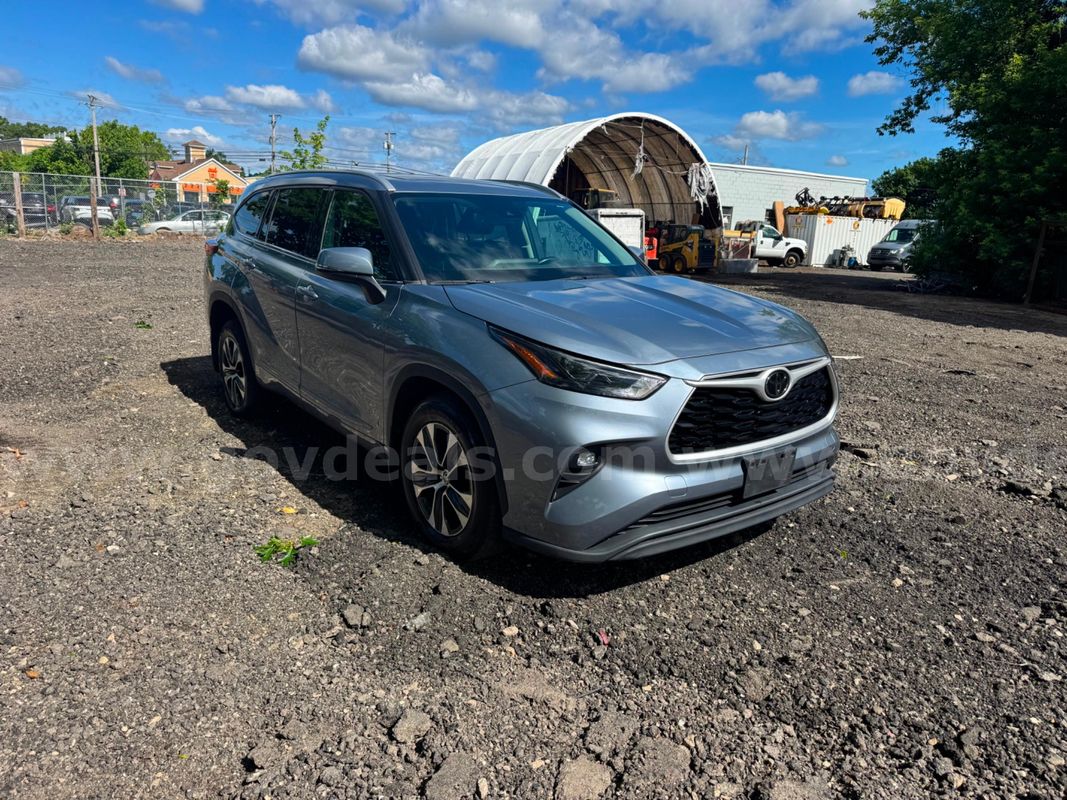 2022 Toyota Highlander XLE AWD