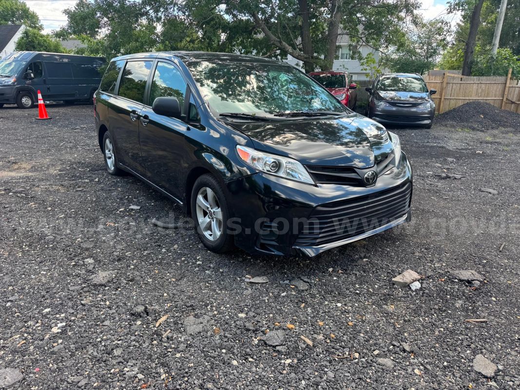 2020 Toyota Sienna LE 7-Passenger Mobility