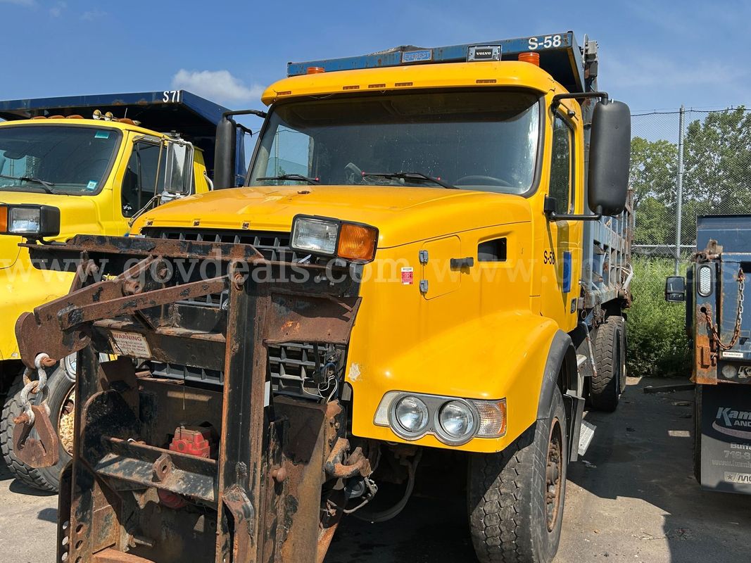 2005 Volvo VHD