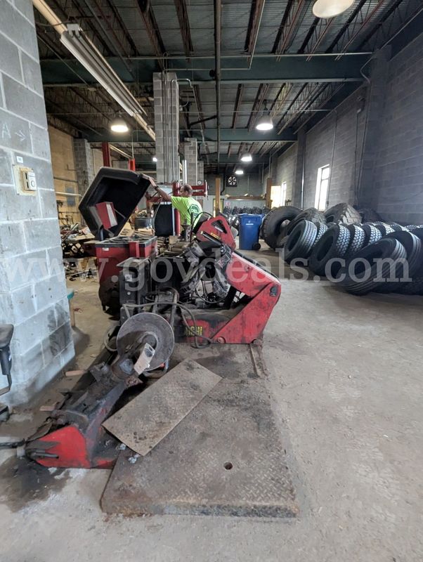 CORGHI MODEL AGS/52L TIRE CHANGER