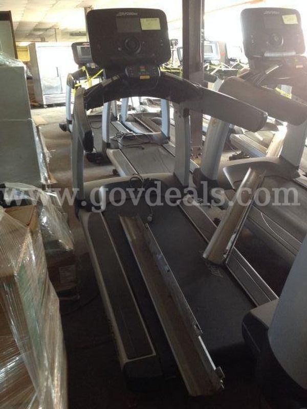 Life Fitness Mdl 95T Treadmill
