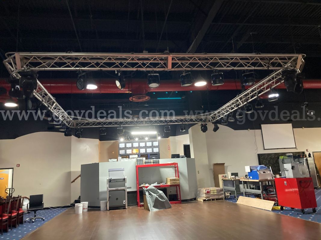 Lighting Rig (ceiling-mounted approx 24x24ft) with 32 lights