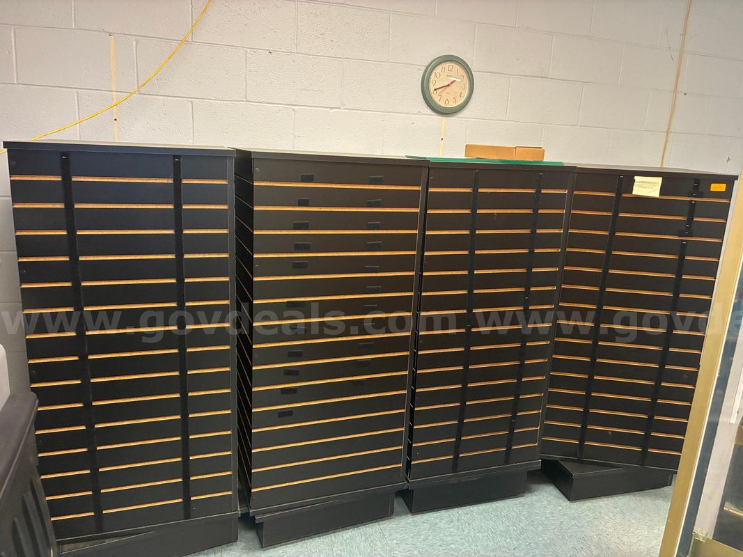 (4) Display Racks, Dislay Case and Mini Rack (Black)