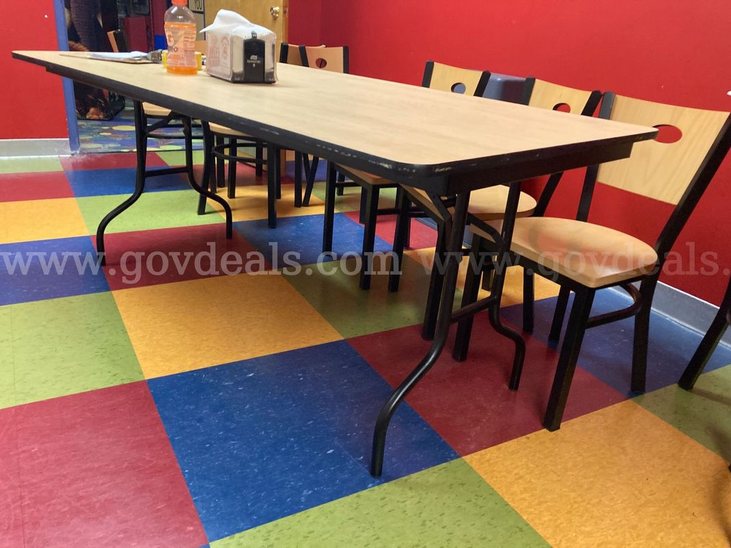 Lot of 18 folding tables