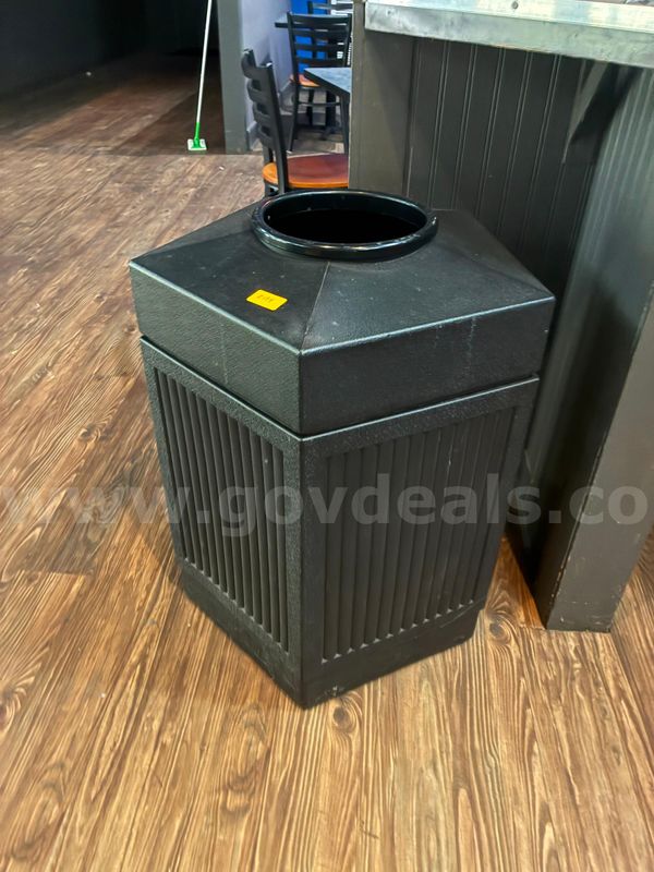 Restaurant Style Trash Bin