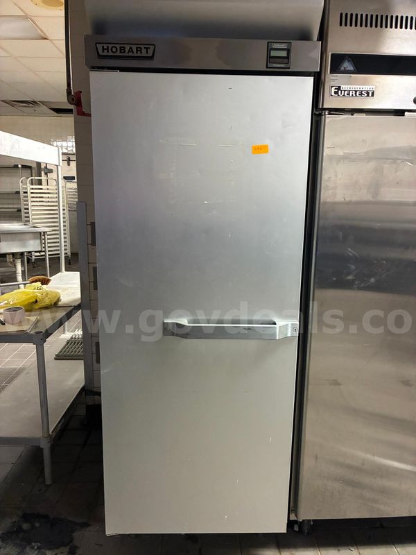 Single Door Reach-In Commercial Refrigerator