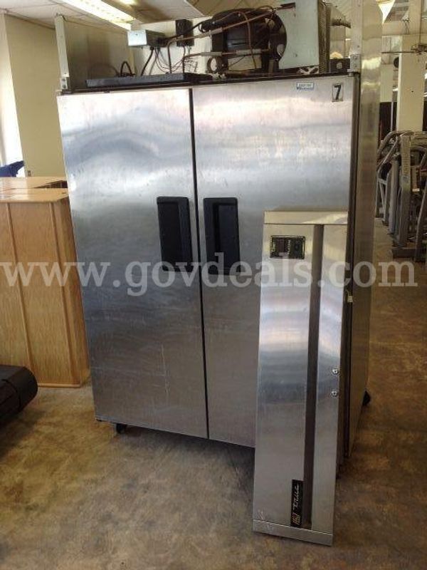 True Mdl TG2R-25 2dr Stainless steel commercial refrigerator