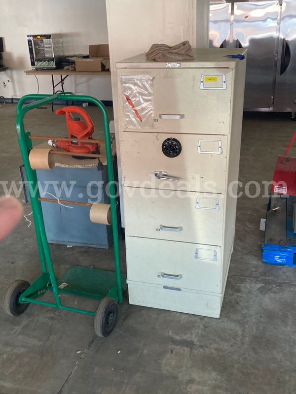 Set of lockers and 3 safes