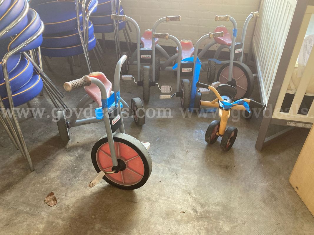 Lot of 4 childrens tricycles