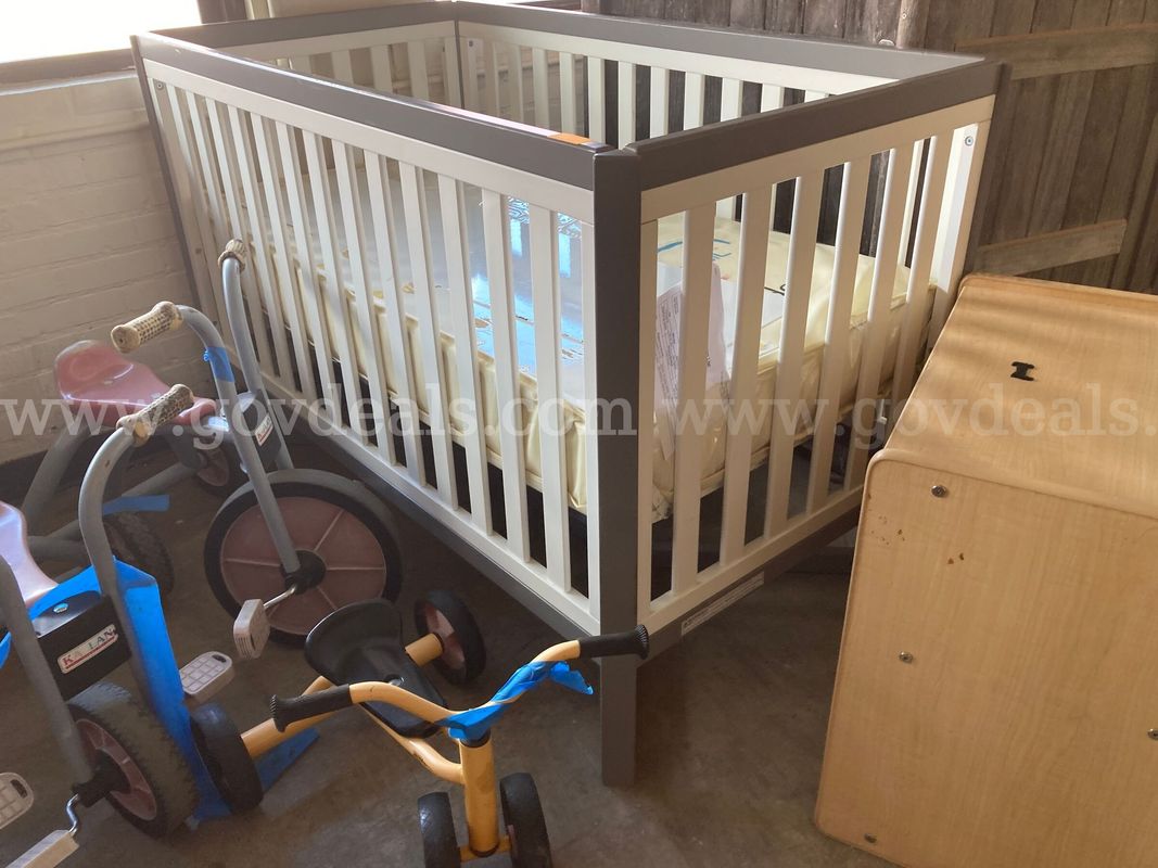 Baby Crib with Mattress